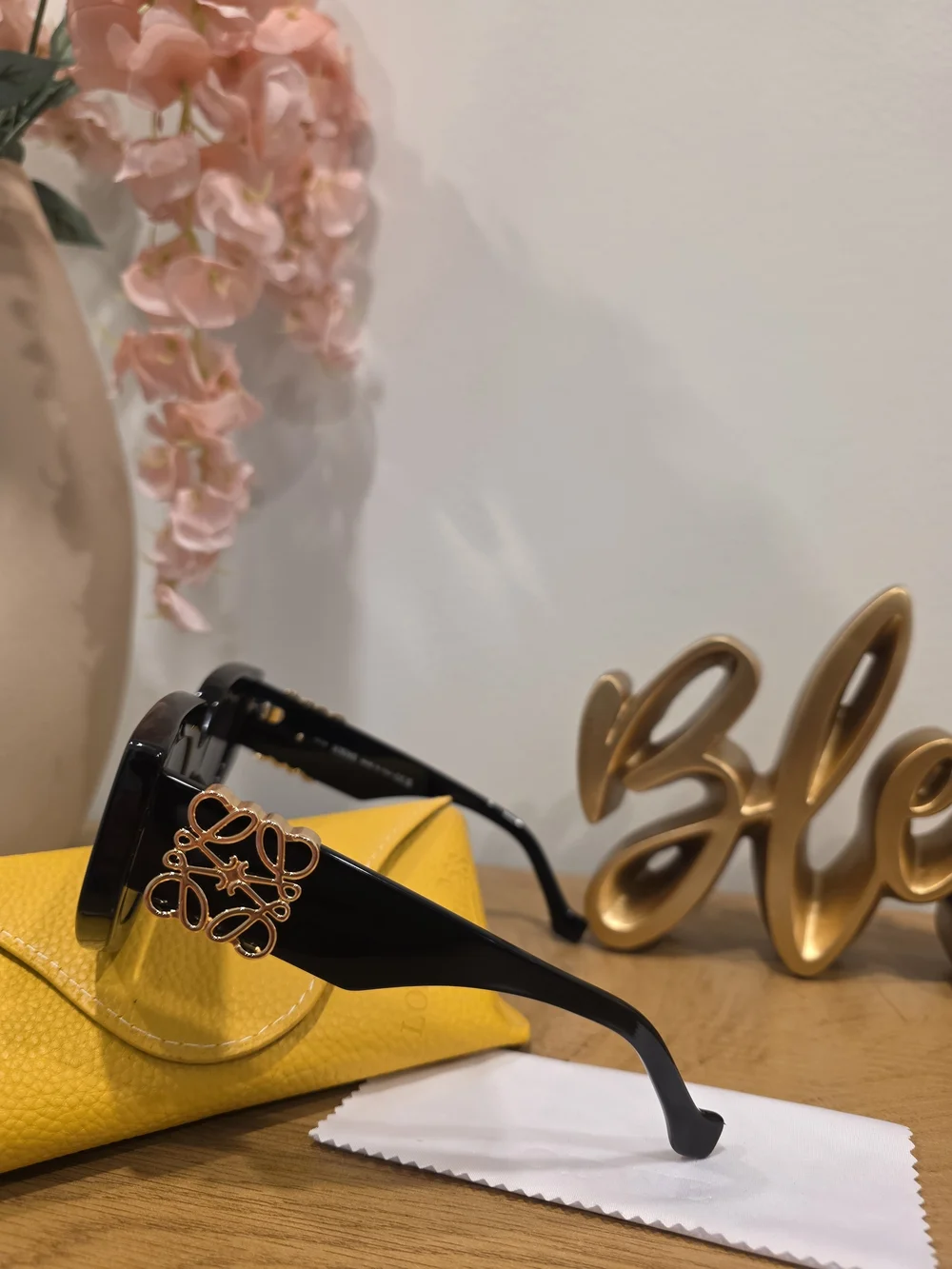 Women’s Black Oversized Sunglasses with Yellow Case